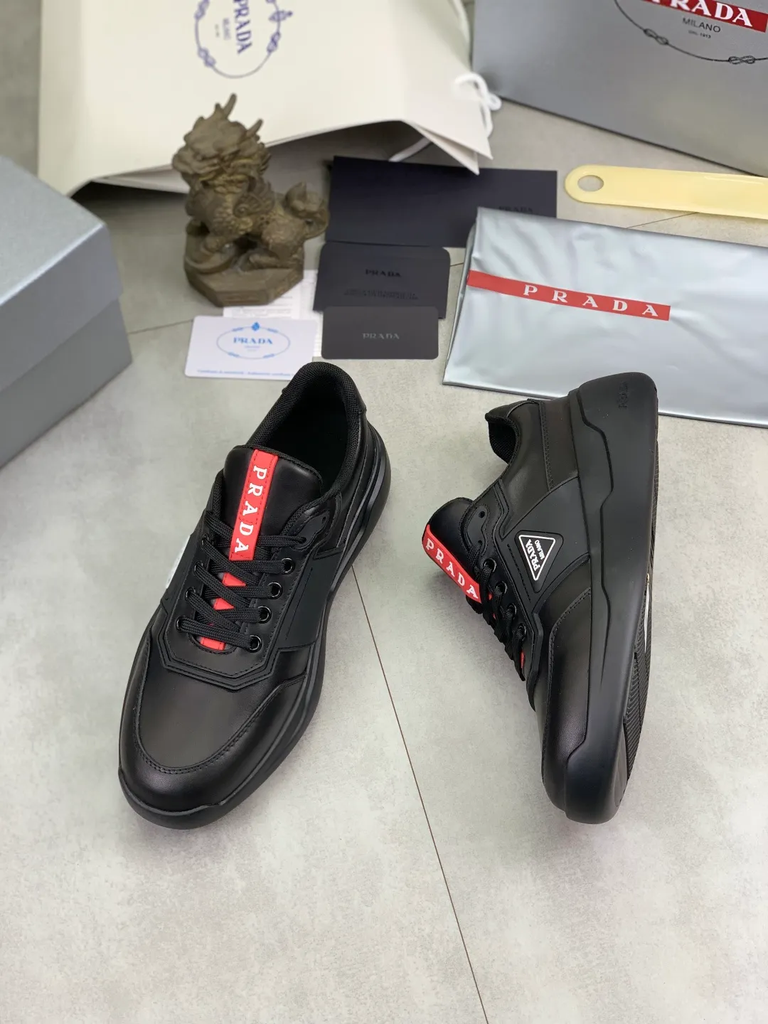 Men's men's shoes P600 💰【New style】Top quality, new popular models on the official website, which will never go out of style for a century, 🆘 The trendy brand (Prada) mainly promotes popular models, avant-garde and versatile fashionable men's shoes, privately molded, with cowhide splicing and 1:1 oil edge treatment... fashionable and simple, original imported cowhide with python skin, cowhide leather lining for feet; the atmosphere and personality are more fashionable, eye-catching and pursuing class. It will subvert the old idea and be a must-have for fashionistas who want to spend time with you! Must keep it! High-end comfortable and low-cost, high-end quality workmanship. Size: 38-45 4️⃣ colors available. full package